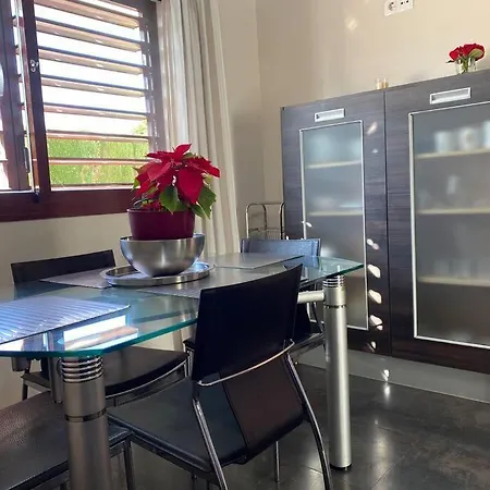 Modern 5-bedroom With Pool Montequinto